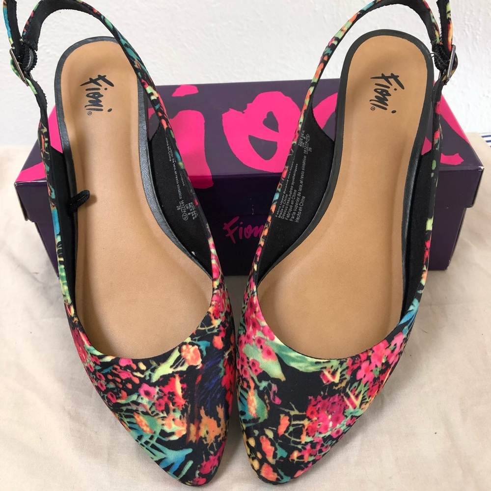 Sling back shoes. Pre owned but gently used.